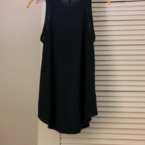 ❓Athleta Breezy Navy Tank - Picture 9 of 9